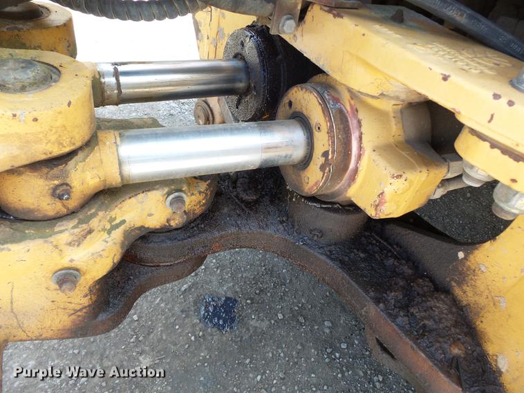 image for item DB7048 1999 New Holland 675E backhoe