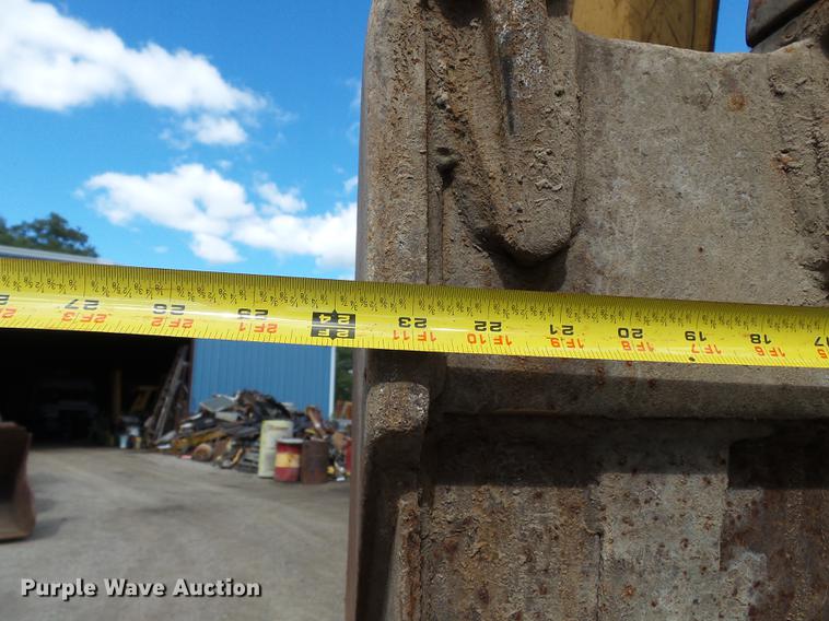 image for item DB7048 1999 New Holland 675E backhoe