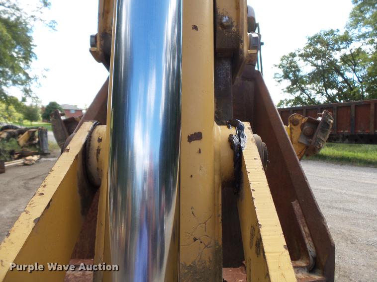 image for item DB7048 1999 New Holland 675E backhoe