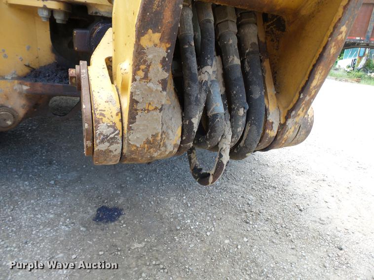 image for item DB7048 1999 New Holland 675E backhoe