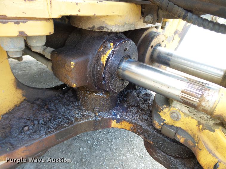 image for item DB7048 1999 New Holland 675E backhoe