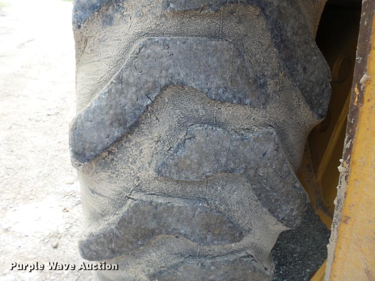 image for item DB7048 1999 New Holland 675E backhoe