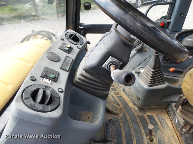 image for item DB7048 1999 New Holland 675E backhoe