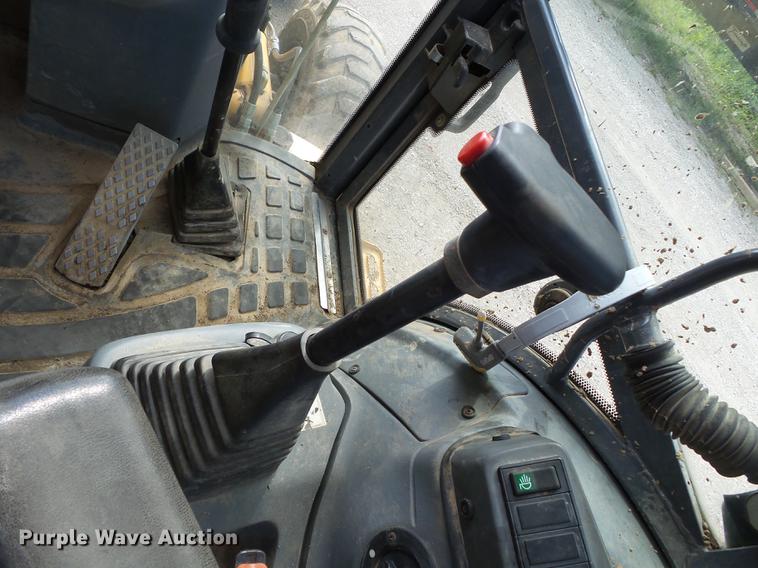 image for item DB7048 1999 New Holland 675E backhoe