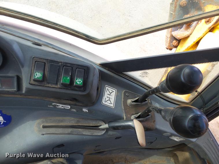 image for item DB7048 1999 New Holland 675E backhoe