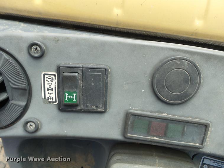 image for item DB7048 1999 New Holland 675E backhoe