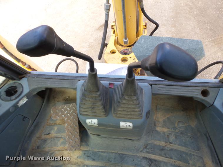 image for item DB7048 1999 New Holland 675E backhoe