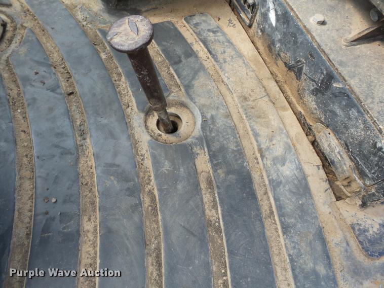 image for item DB7048 1999 New Holland 675E backhoe