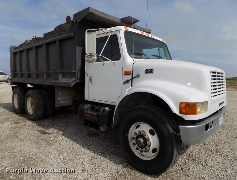 image for item DB8619 1999 International 4900 dump truck