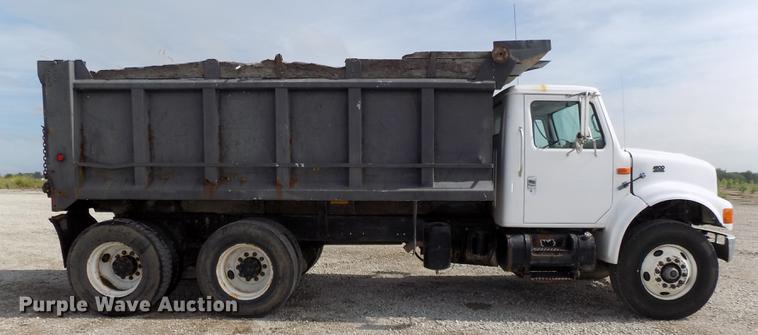 image for item DB8619 1999 International 4900 dump truck