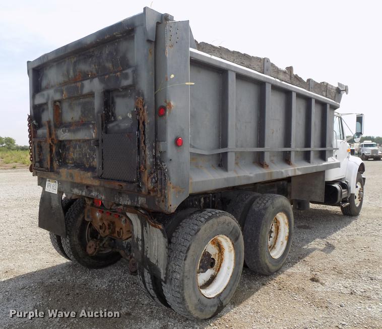 image for item DB8619 1999 International 4900 dump truck