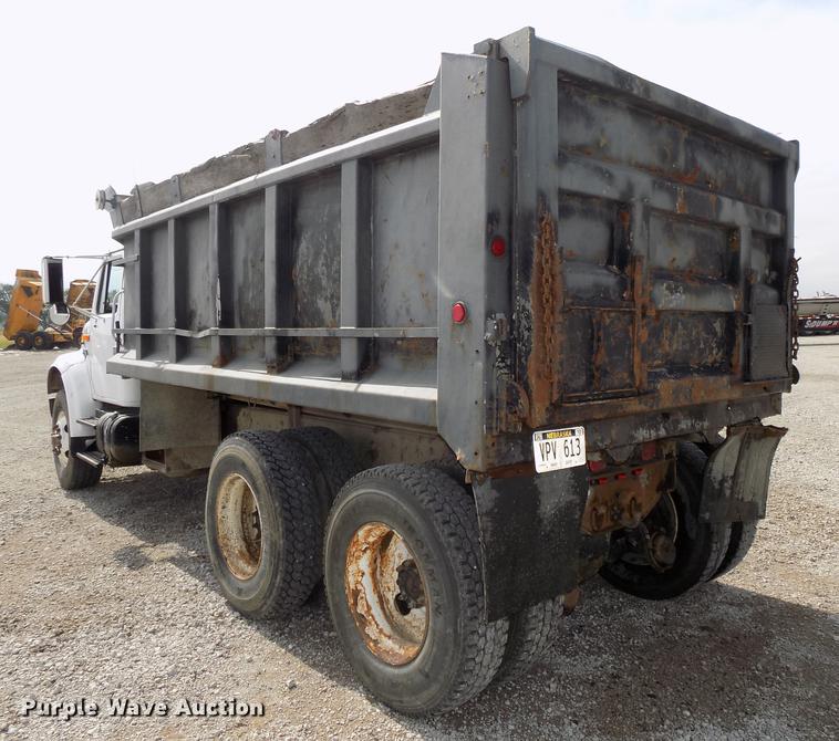 image for item DB8619 1999 International 4900 dump truck