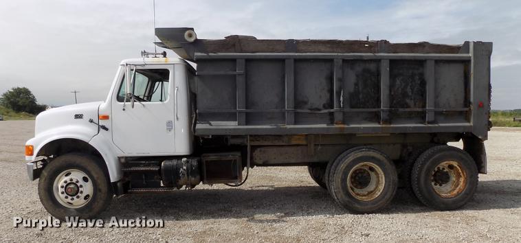 image for item DB8619 1999 International 4900 dump truck