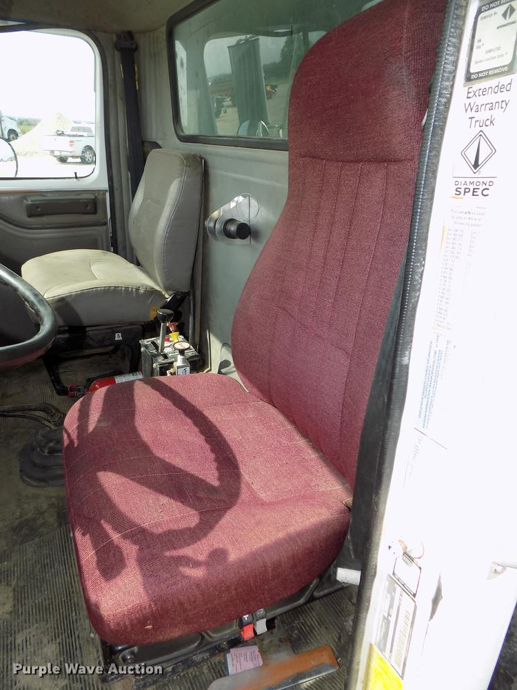 image for item DB8619 1999 International 4900 dump truck