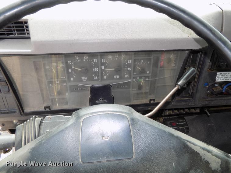 image for item DB8619 1999 International 4900 dump truck