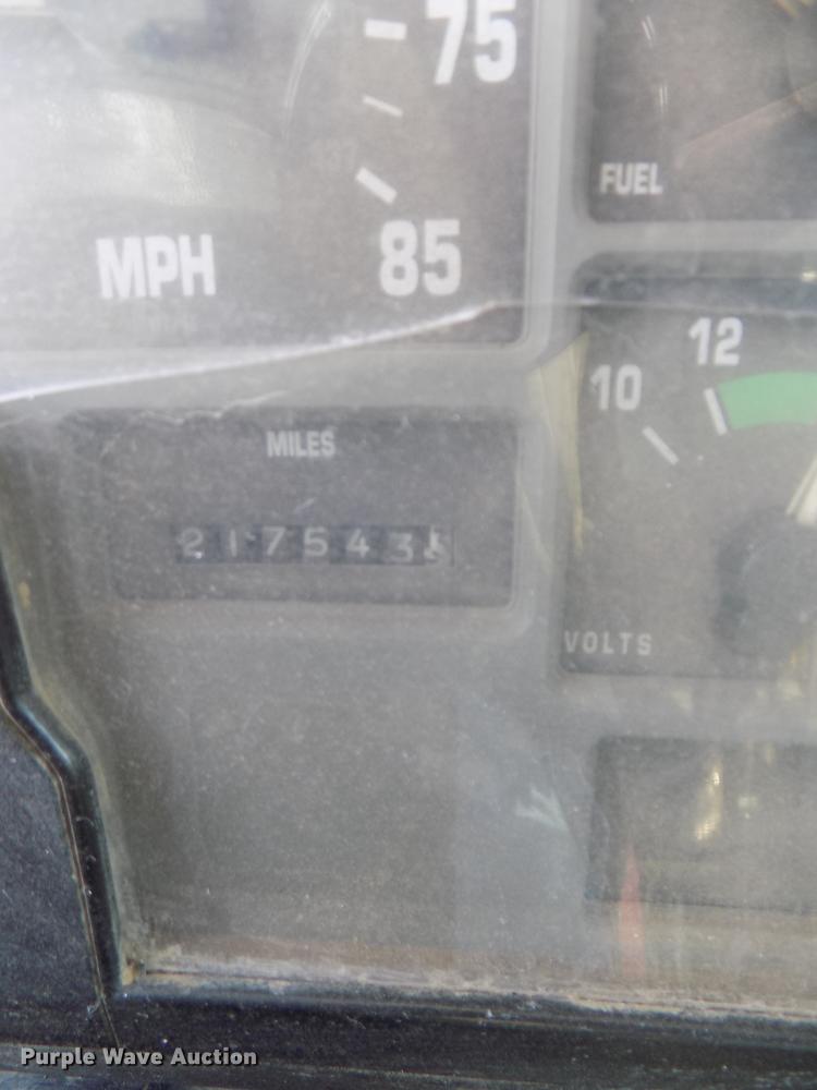 image for item DB8619 1999 International 4900 dump truck