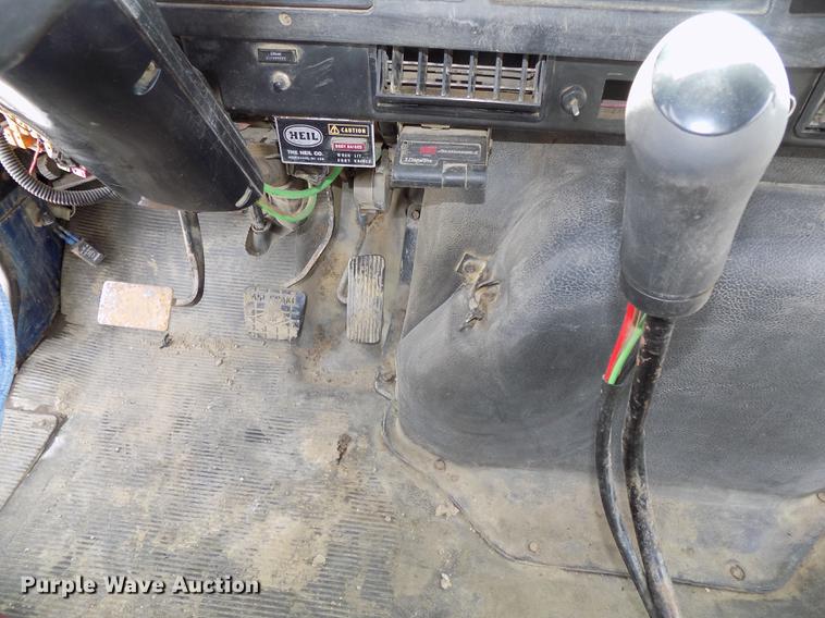 image for item DB8619 1999 International 4900 dump truck