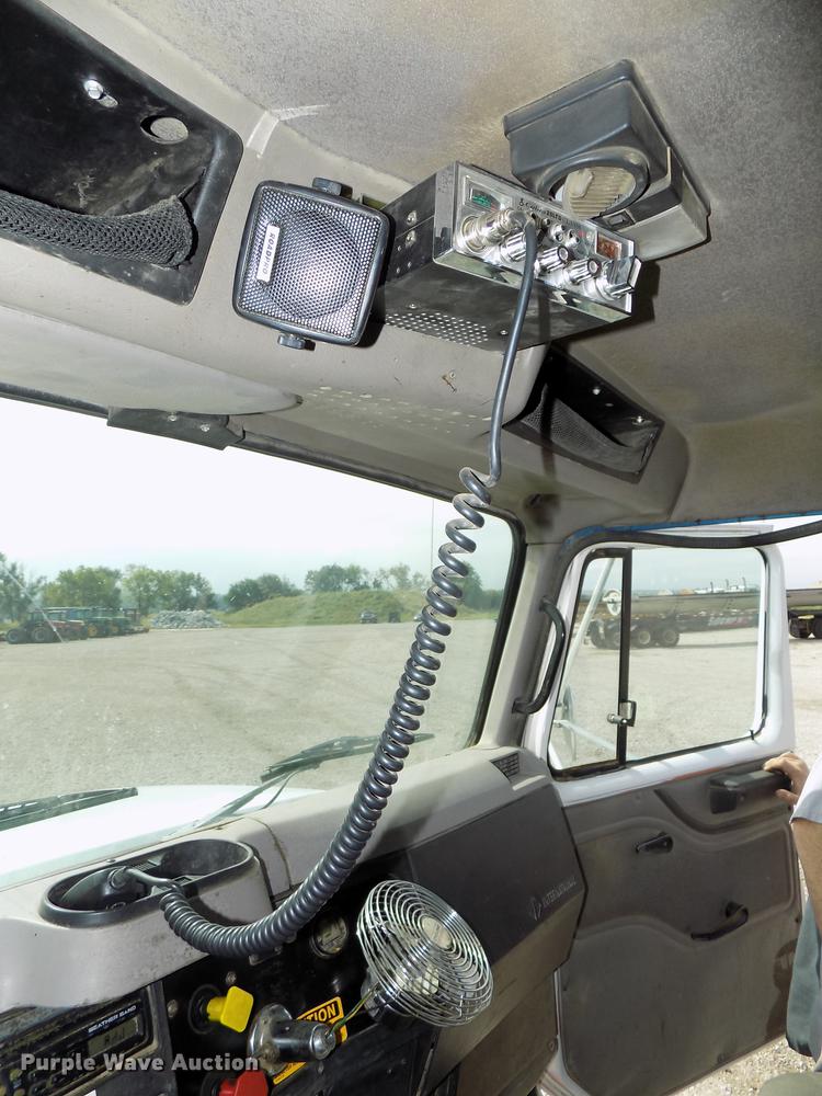 image for item DB8619 1999 International 4900 dump truck