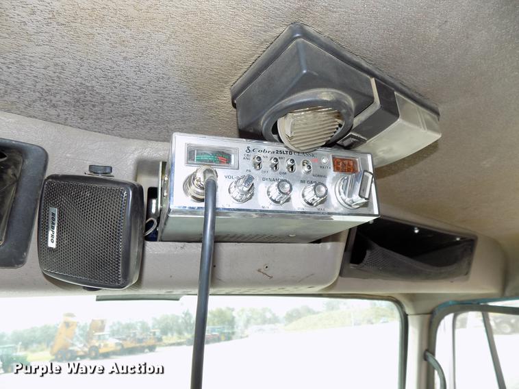 image for item DB8619 1999 International 4900 dump truck