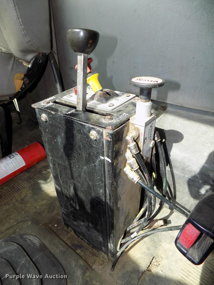 image for item DB8619 1999 International 4900 dump truck