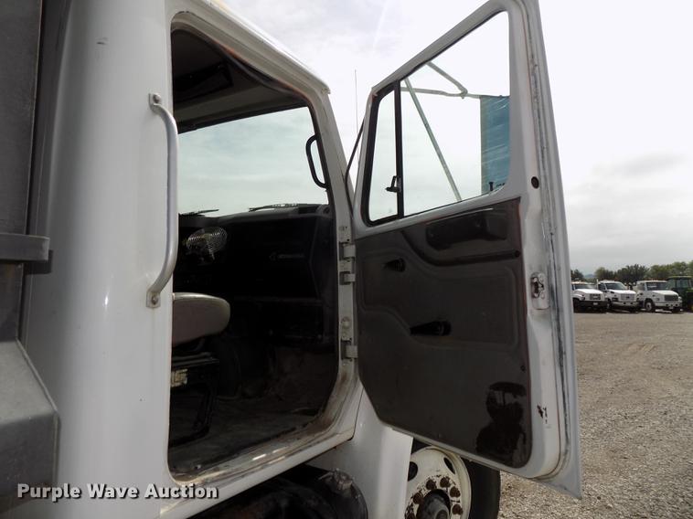 image for item DB8619 1999 International 4900 dump truck