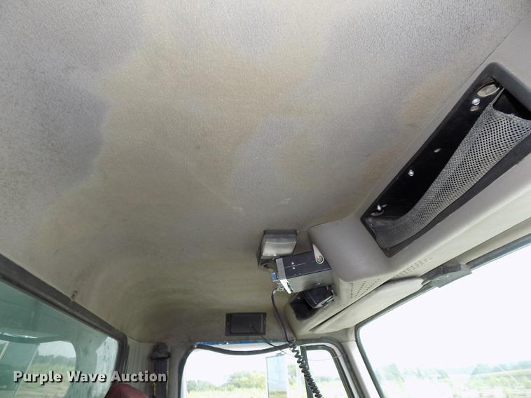 image for item DB8619 1999 International 4900 dump truck