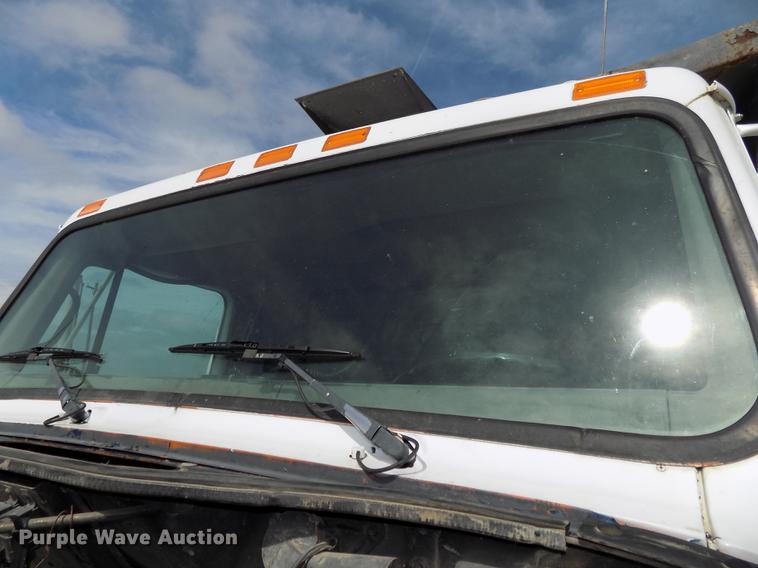 image for item DB8619 1999 International 4900 dump truck