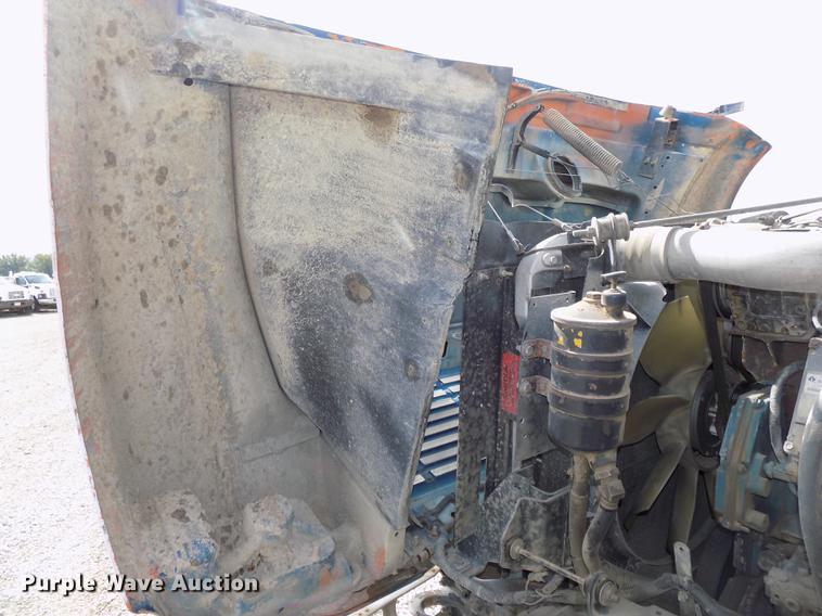 image for item DB8619 1999 International 4900 dump truck