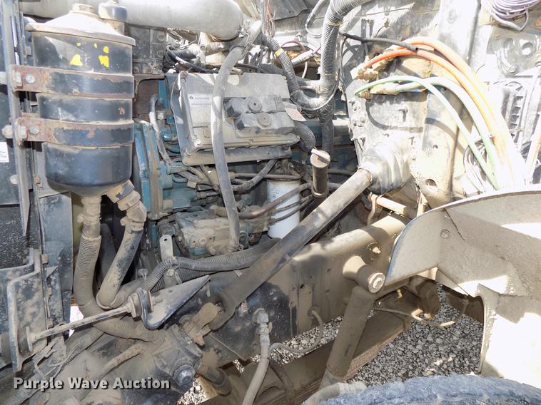 image for item DB8619 1999 International 4900 dump truck