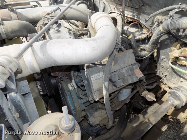 image for item DB8619 1999 International 4900 dump truck