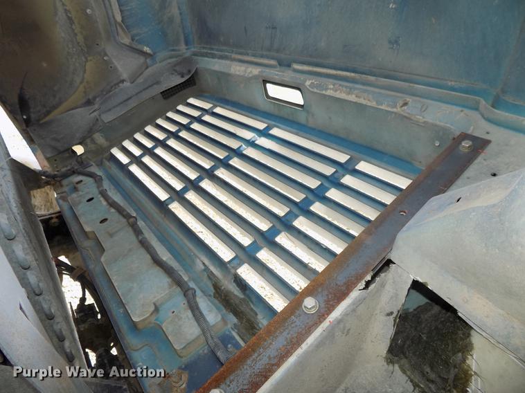 image for item DB8619 1999 International 4900 dump truck