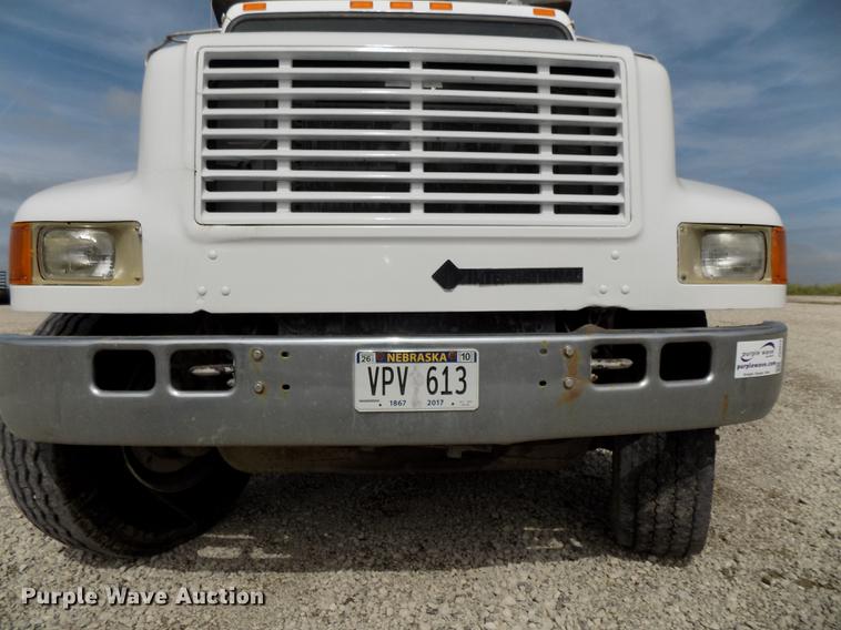image for item DB8619 1999 International 4900 dump truck