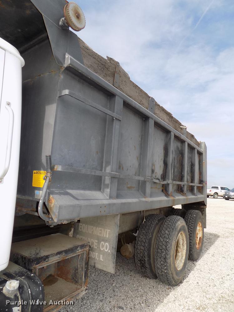 image for item DB8619 1999 International 4900 dump truck