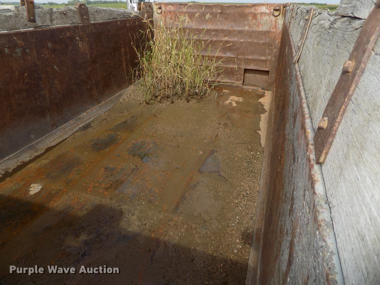 image for item DB8619 1999 International 4900 dump truck