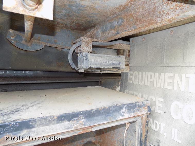 image for item DB8619 1999 International 4900 dump truck