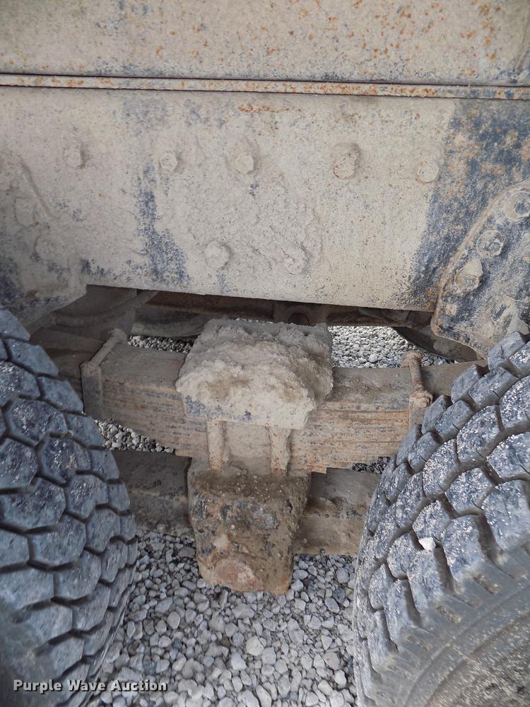 image for item DB8619 1999 International 4900 dump truck