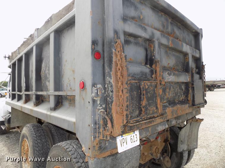 image for item DB8619 1999 International 4900 dump truck