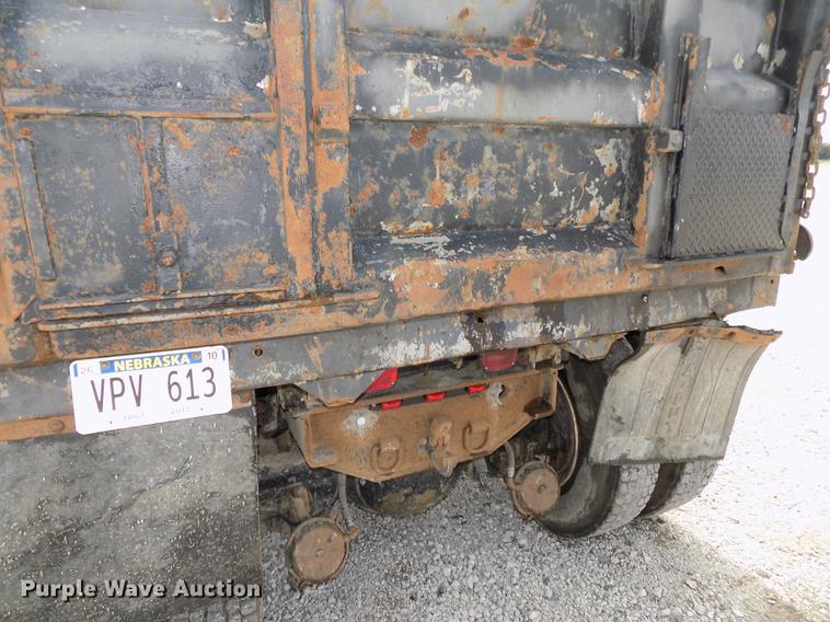 image for item DB8619 1999 International 4900 dump truck