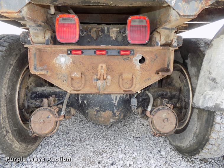 image for item DB8619 1999 International 4900 dump truck