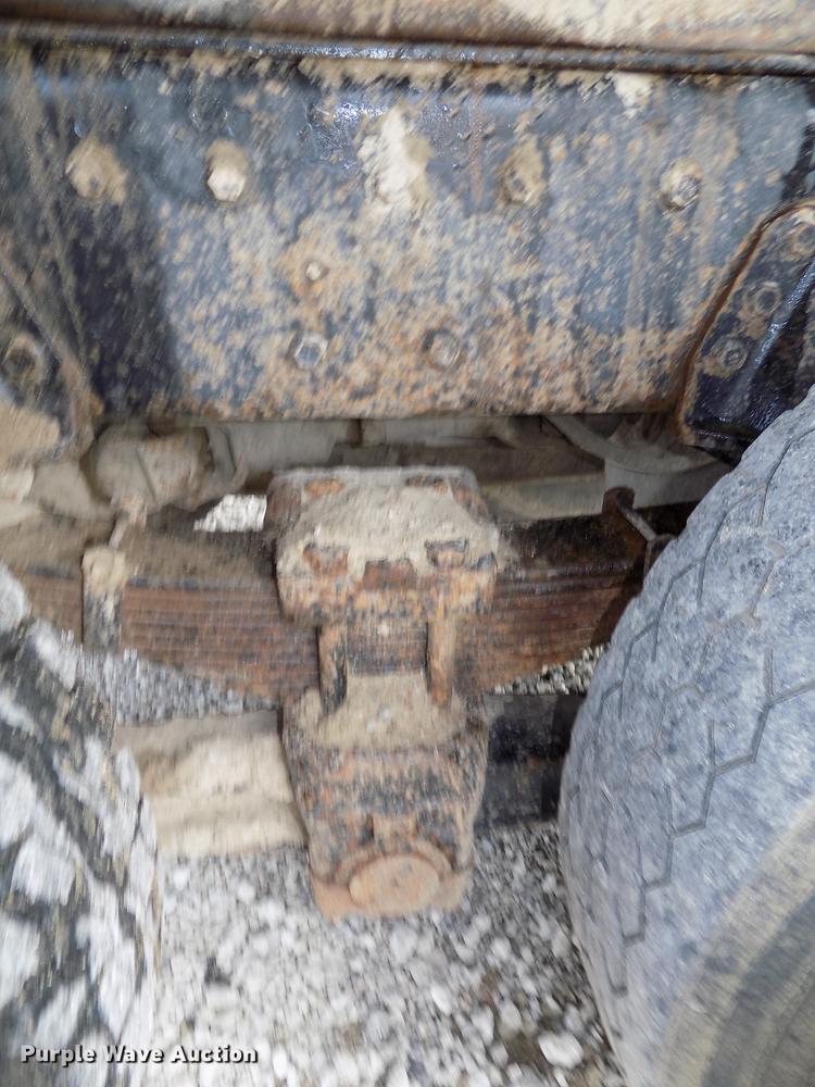 image for item DB8619 1999 International 4900 dump truck