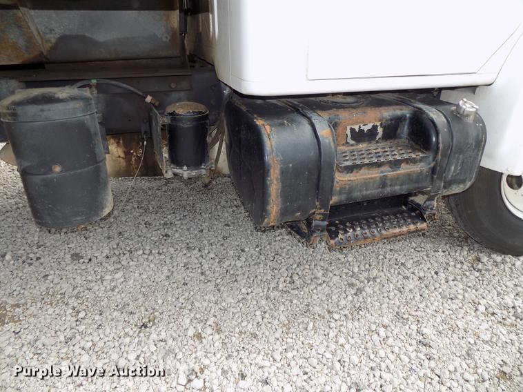 image for item DB8619 1999 International 4900 dump truck