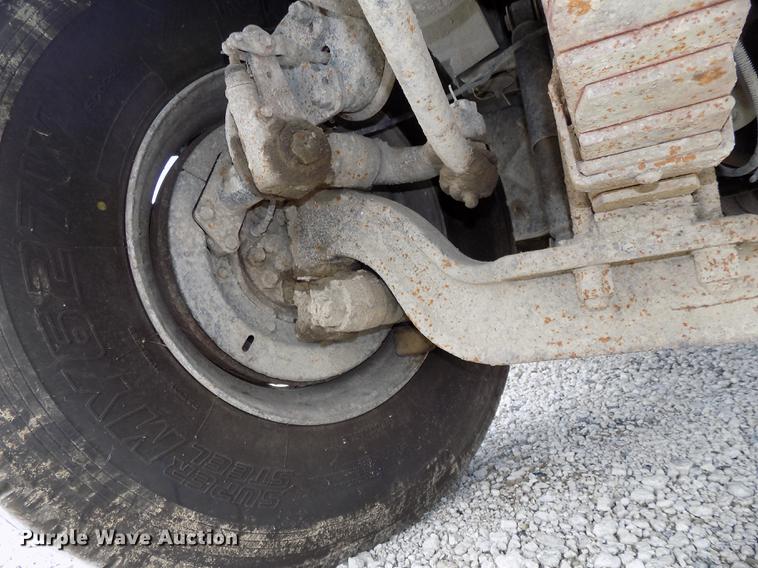 image for item DB8619 1999 International 4900 dump truck