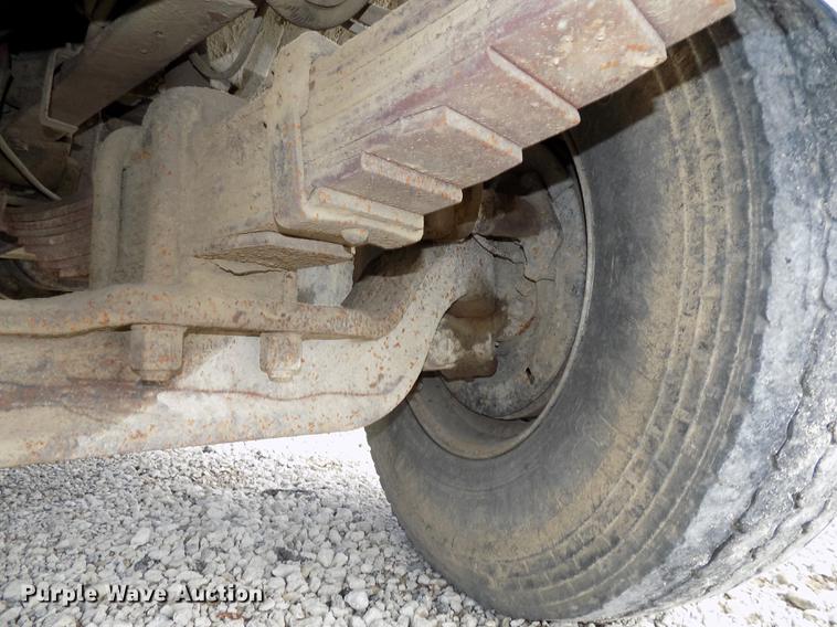 image for item DB8619 1999 International 4900 dump truck