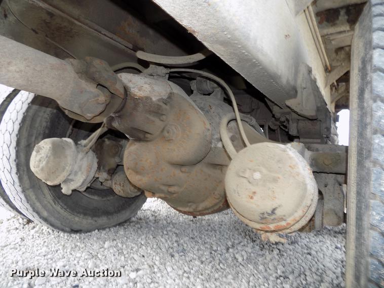 image for item DB8619 1999 International 4900 dump truck