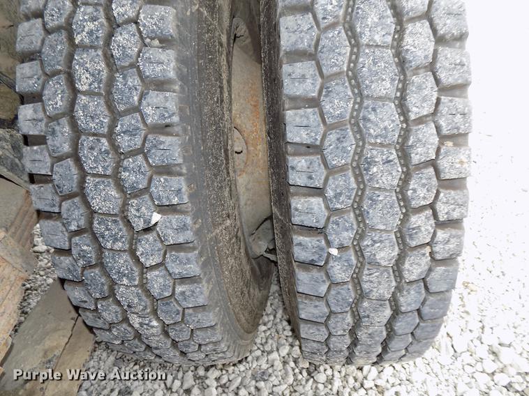 image for item DB8619 1999 International 4900 dump truck