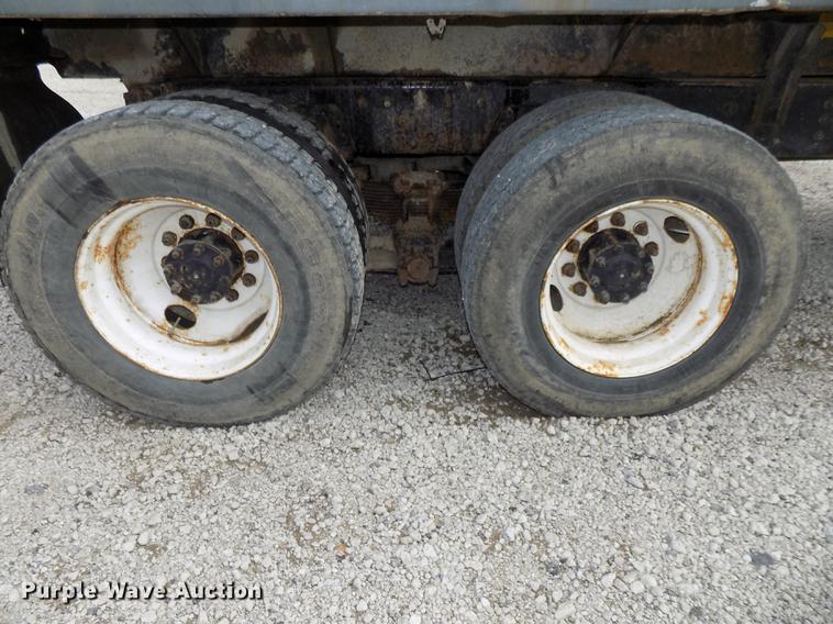 image for item DB8619 1999 International 4900 dump truck