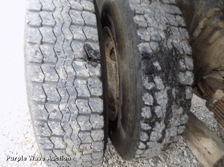 image for item DB8619 1999 International 4900 dump truck