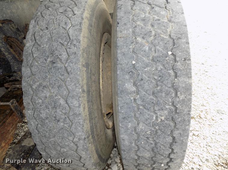 image for item DB8619 1999 International 4900 dump truck