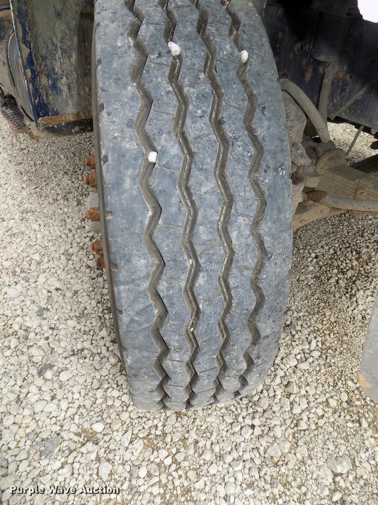 image for item DB8619 1999 International 4900 dump truck