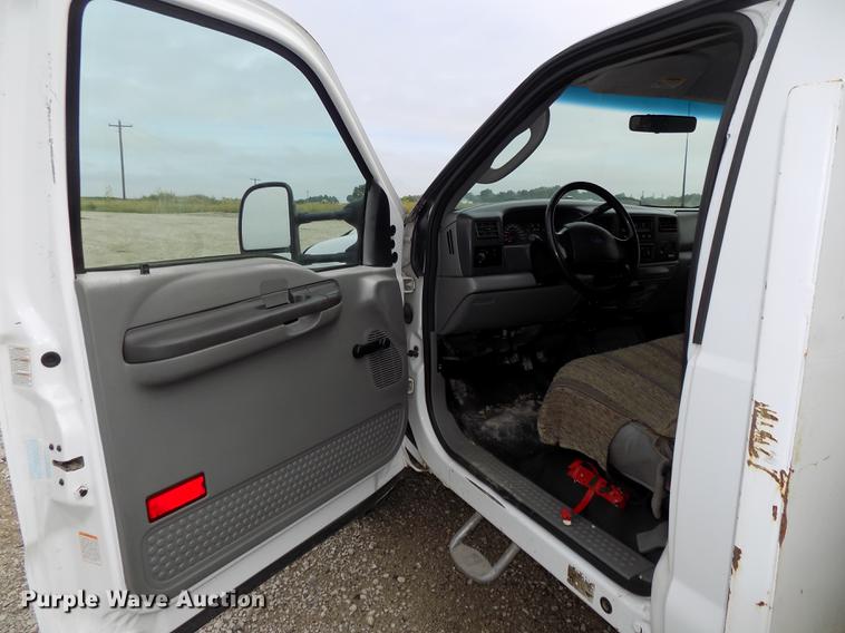 image for item DB8620 2003 Ford F550 Super Duty service truck with crane